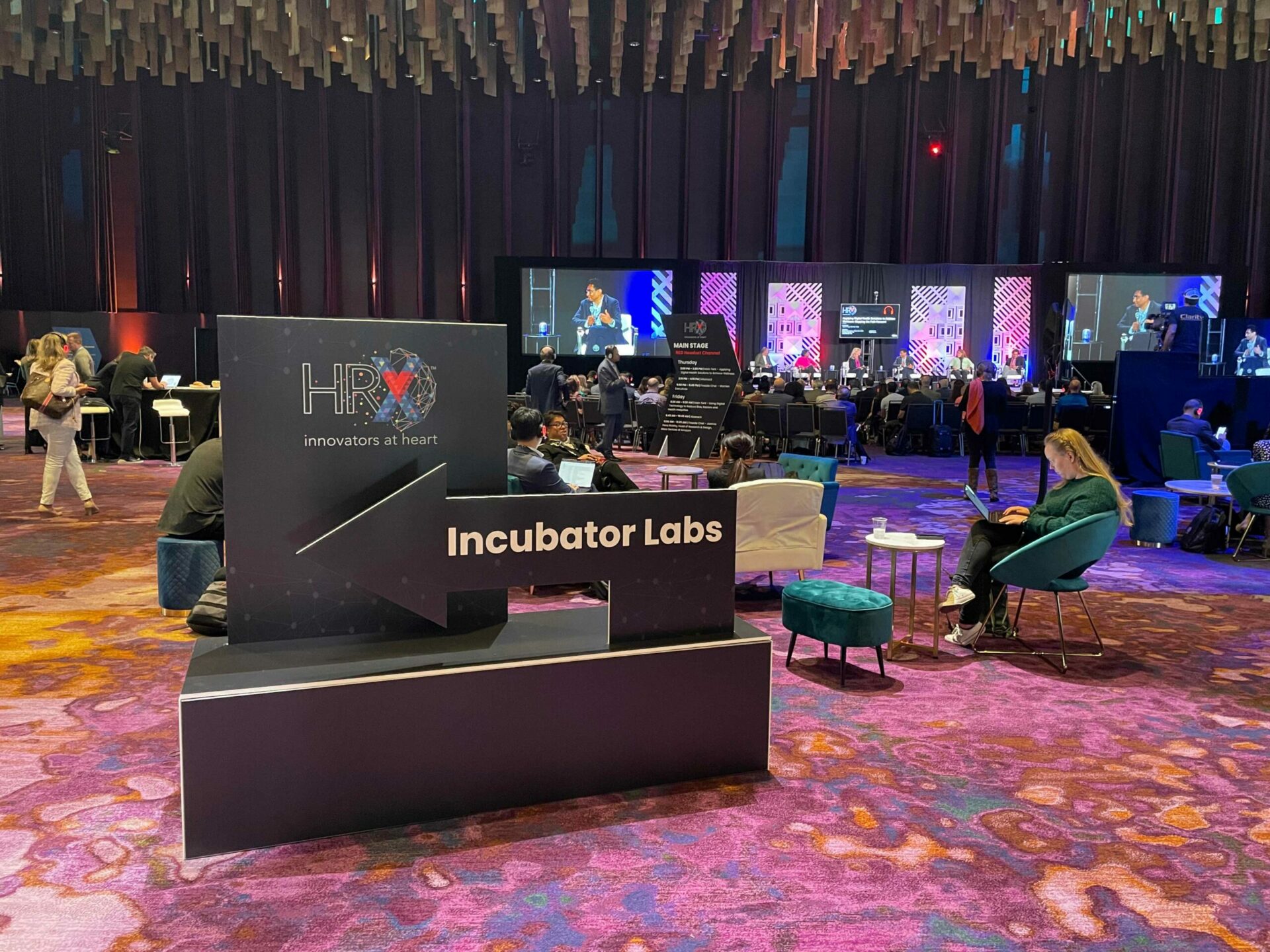 black arrow sign that says incubator labs